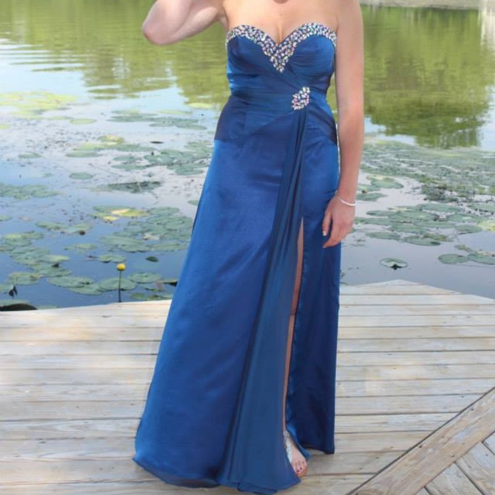 Faviana Prom Dress Size 6 Navy Blue